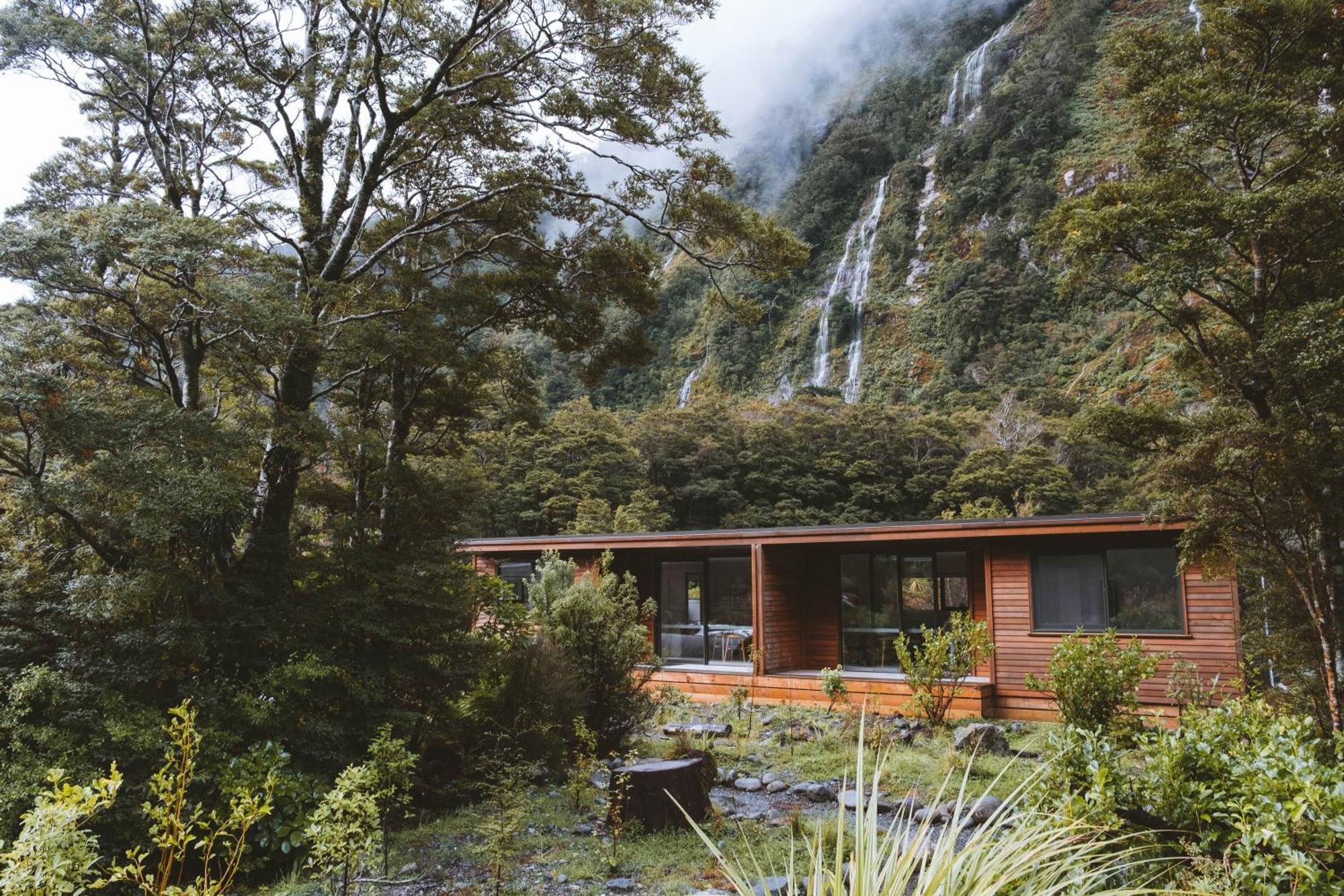 Milford Sound Lodge Exterior photo