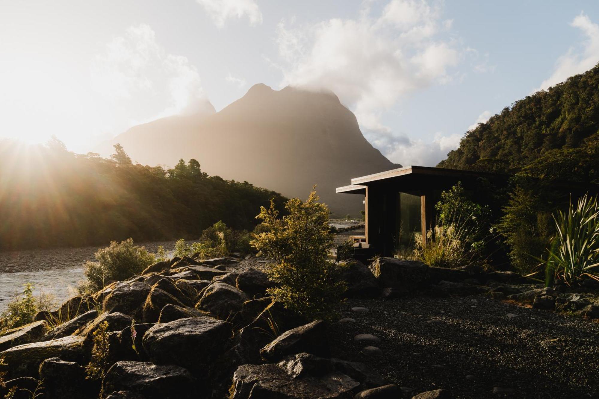 Milford Sound Lodge Exterior photo